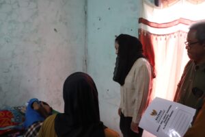 Bupati Brebes Kunjungi Warga Penderita Kanker Usus