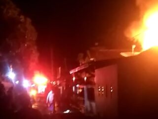 Mobil Terbakar Picu Kebakaran Rumah di Kretek Paguyangan