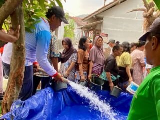 Kemarau Bikin Warga Bantarkawung Krisis Air, 10.000 Liter Air Bersih Disalurkan